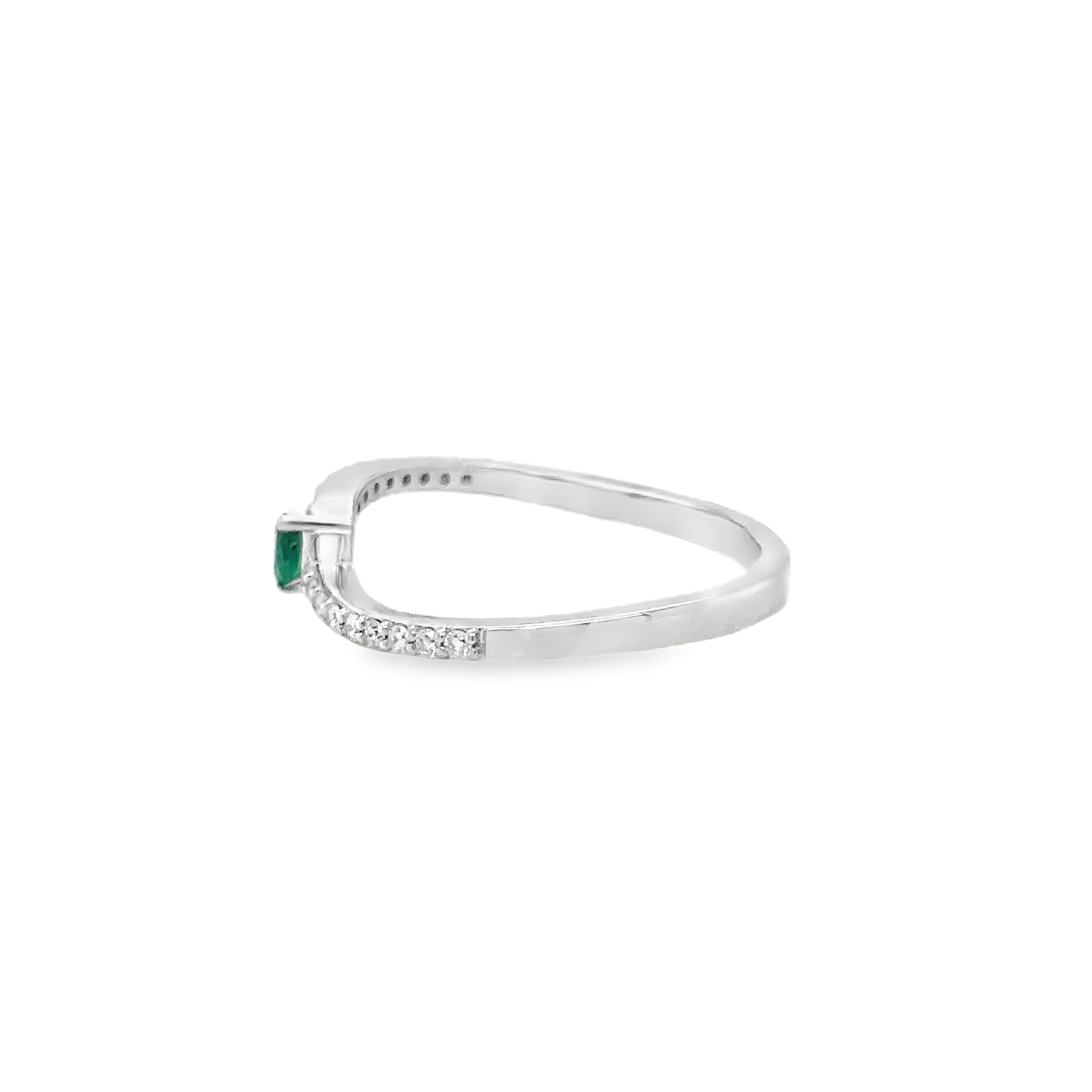 14K White Gold Emerald & Diamonds Ring 0.31 TCW