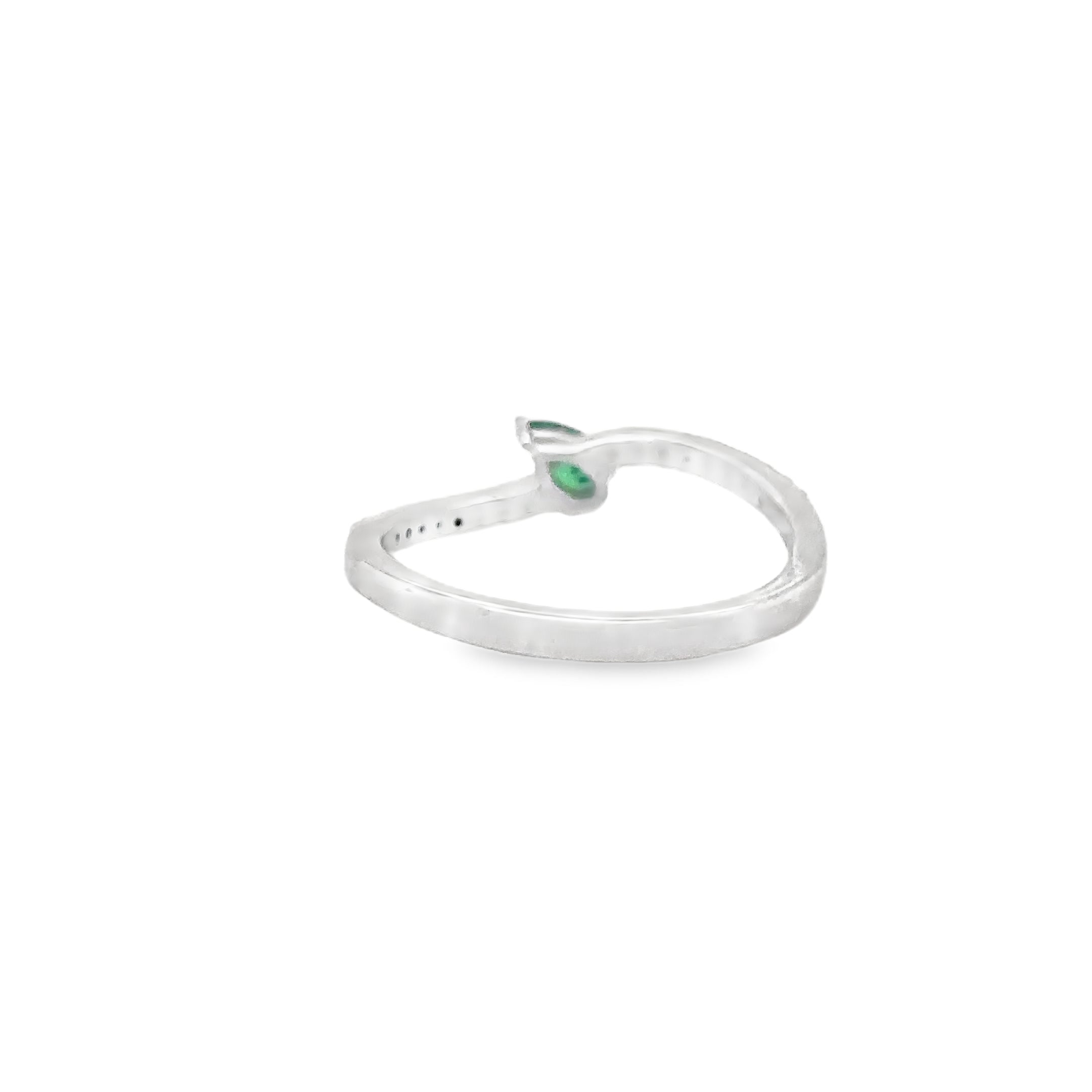 14K White Gold Emerald & Diamonds Ring 0.31 TCW